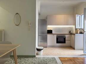 E1 - Unique Apartment Two Minutes from Navarinou Park, Heart of Athens